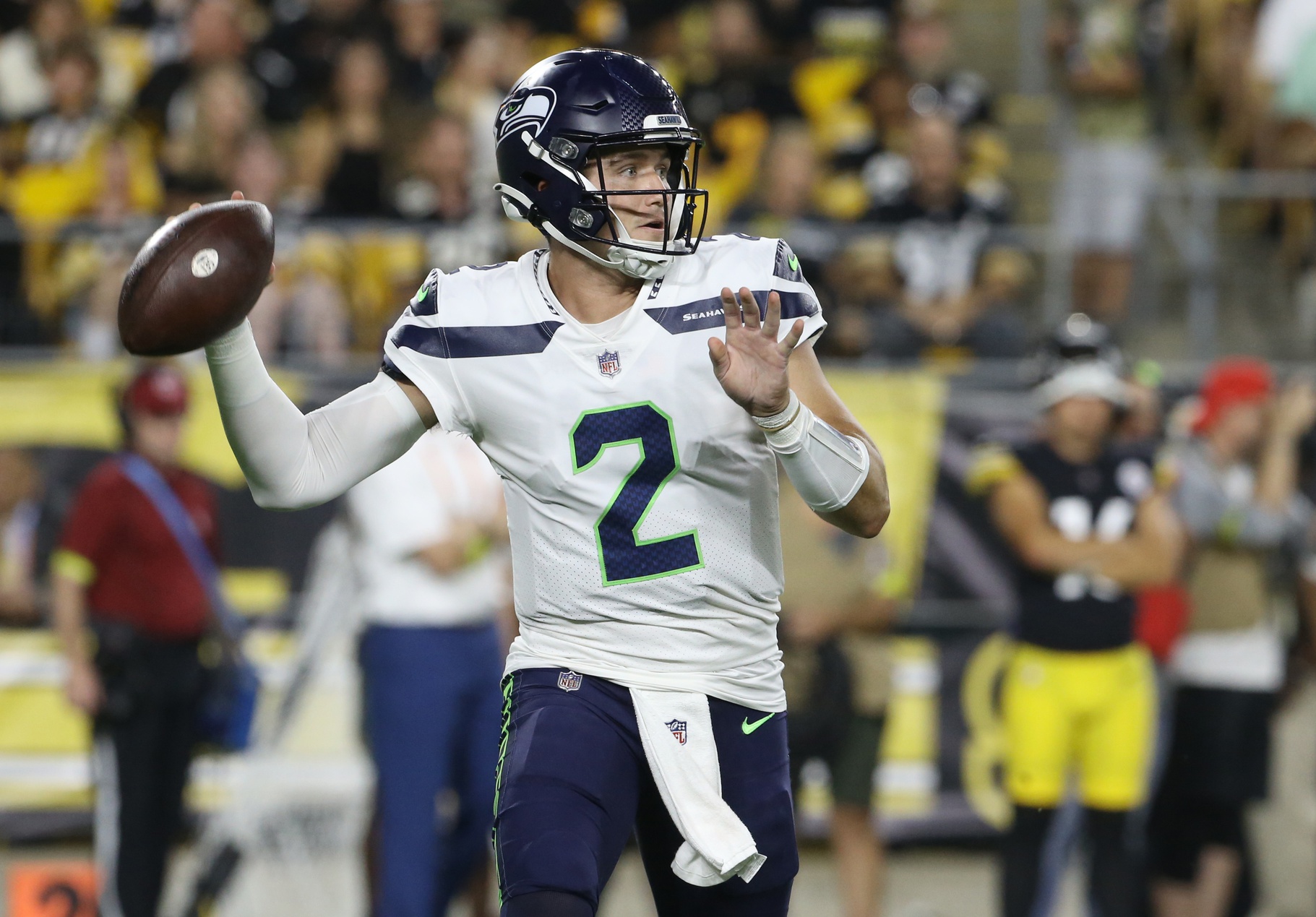 nfl-rumor-roundup-seattles-unsettled-qb-battle-dolphins-crowded-rb-room-and-more