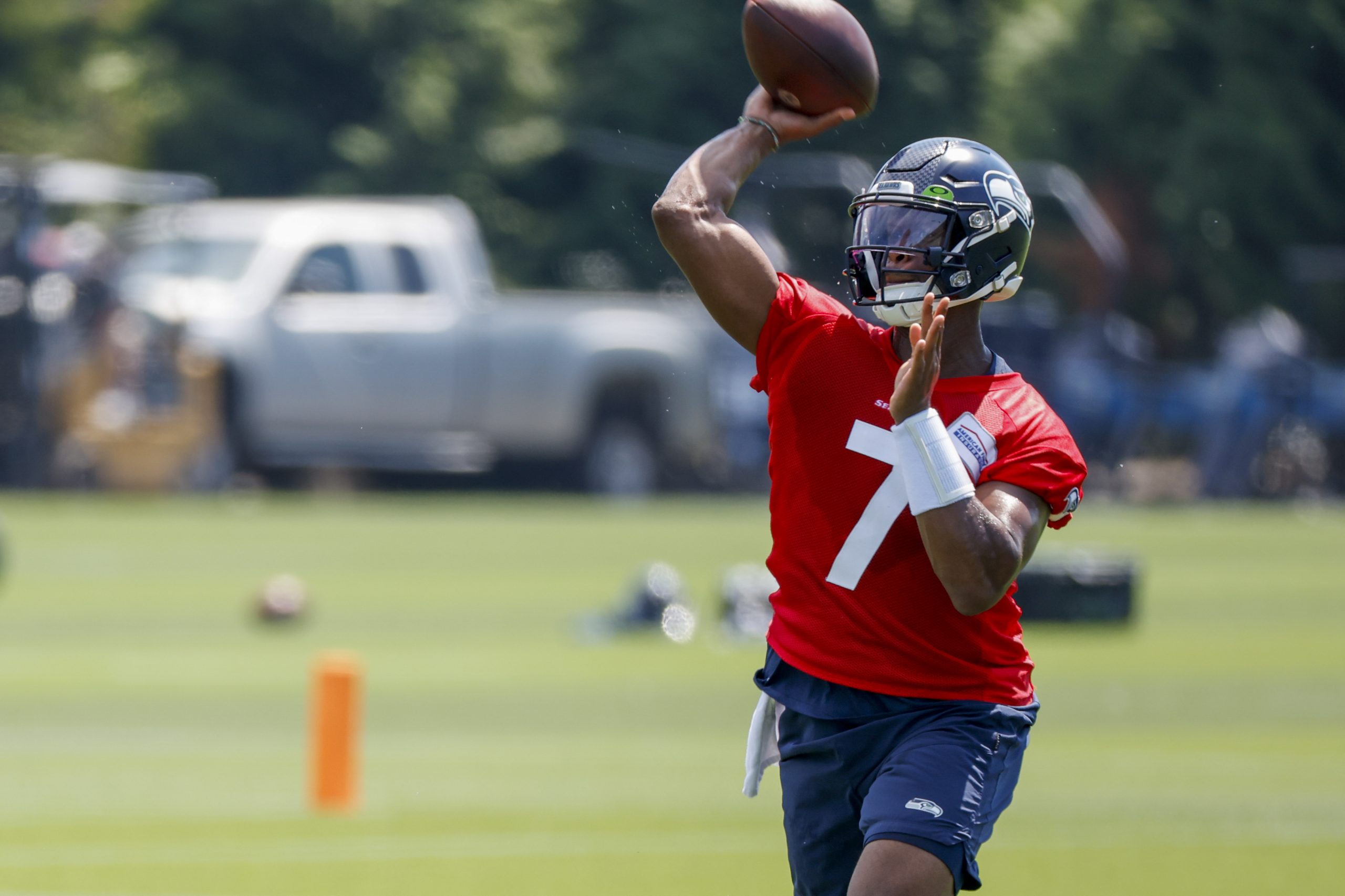 nfl-august-6-training-camp-notes-tampa-bay-buccaneers-qb-tom-brady-and-chicago-bears-ot-teven-jenkins-return-to-practice-why-geno-smith-is-ahead-of-drew-lock-on-seattle-seahawks-depth-chart-and-more