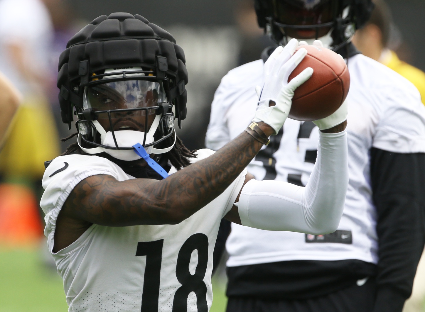 nfl-august-4-training-camp-notes-pittsburgh-steelers-extend-wr-diontae-johnson-los-angeles-rams-qb-matthew-staffords-elbow-discomfort-and-more