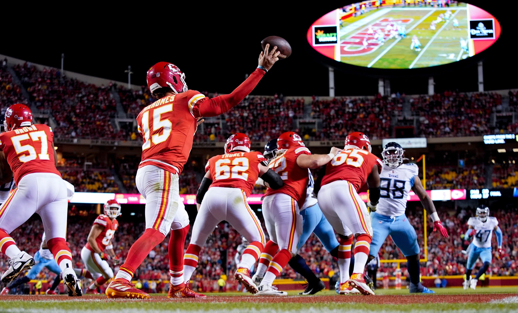 bet-nfl-week-10-qb-best-player-props-mahomes-fields