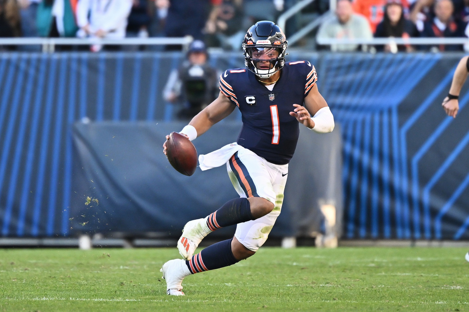nfl-highest-graded-second-year-players-every-position-week-9-2022