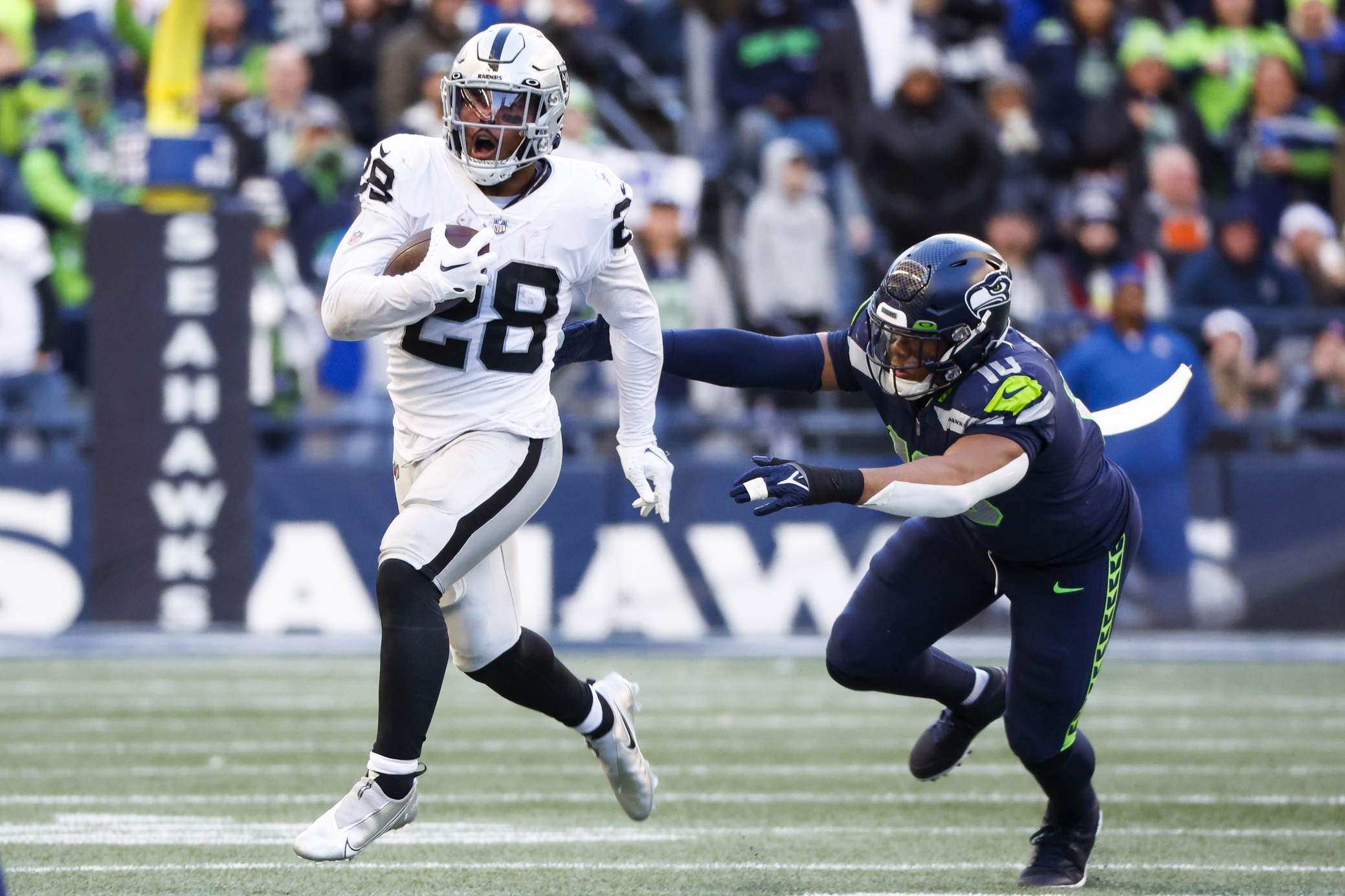 nfl-week-12-game-recap-las-vegas-raiders-40-seattle-seahawks-34