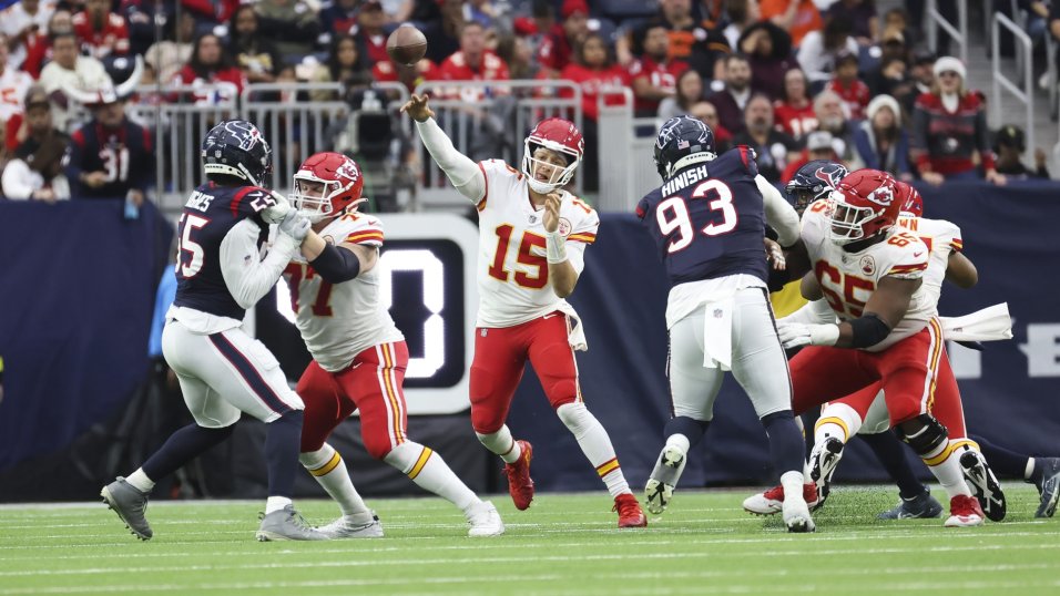 2022 NFL MVP: Patrick Mahomes remains the PFF favorite, Justin Herbert  climbs into top 4, NFL News, Rankings and Statistics