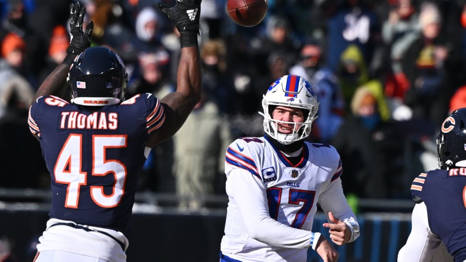 Chicago Bears linebacker Joe Thomas (45) runs off the field at