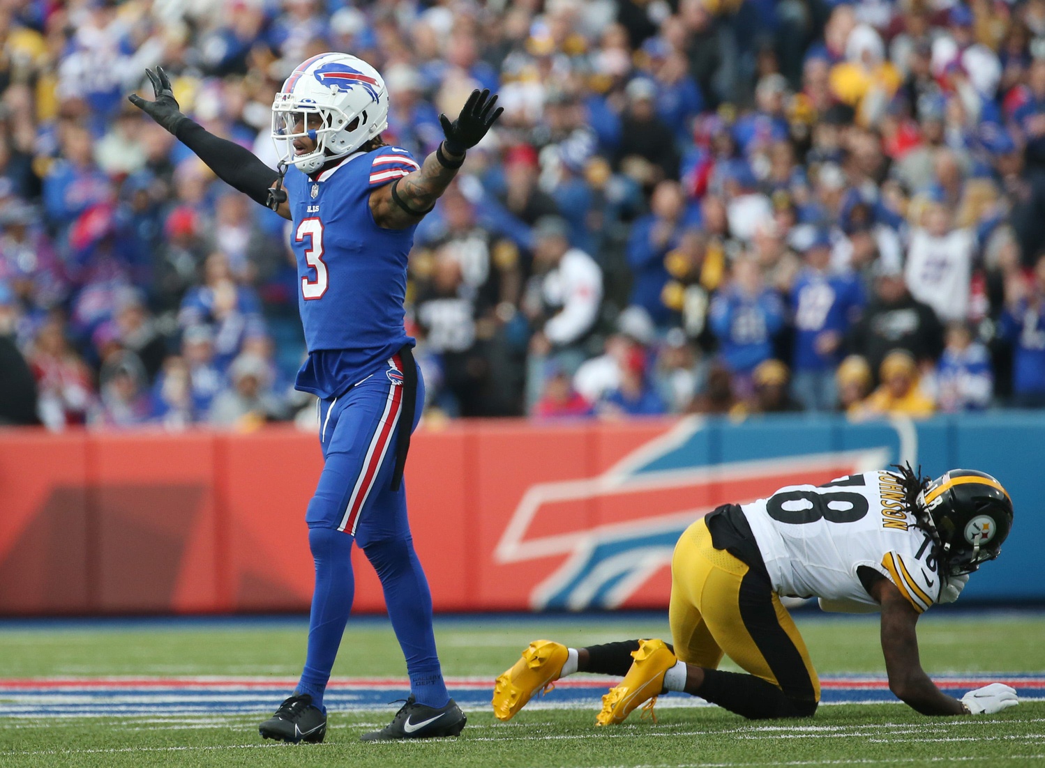 Buffalo Bills Safety Damar Hamlin In Critical Condition After Cardiac ...