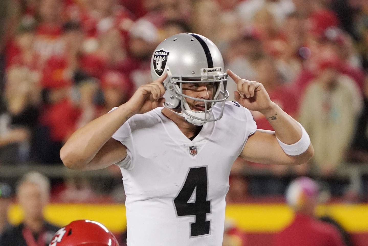 Derek Carr lands with New Orleans 