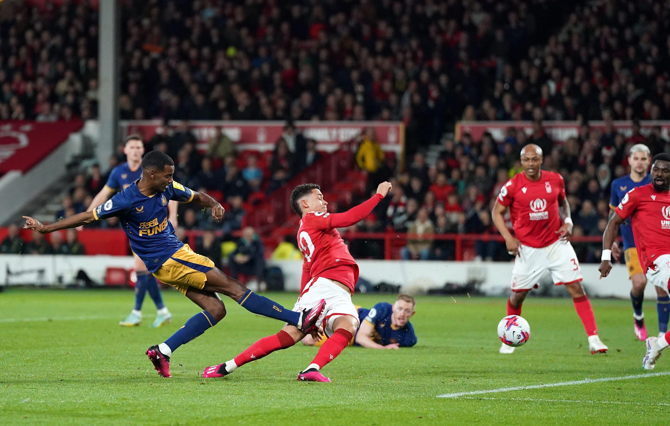 premier-league-team-of-the-week-isak-fires-newcastle-united-to-comeback-villa-build-on-form