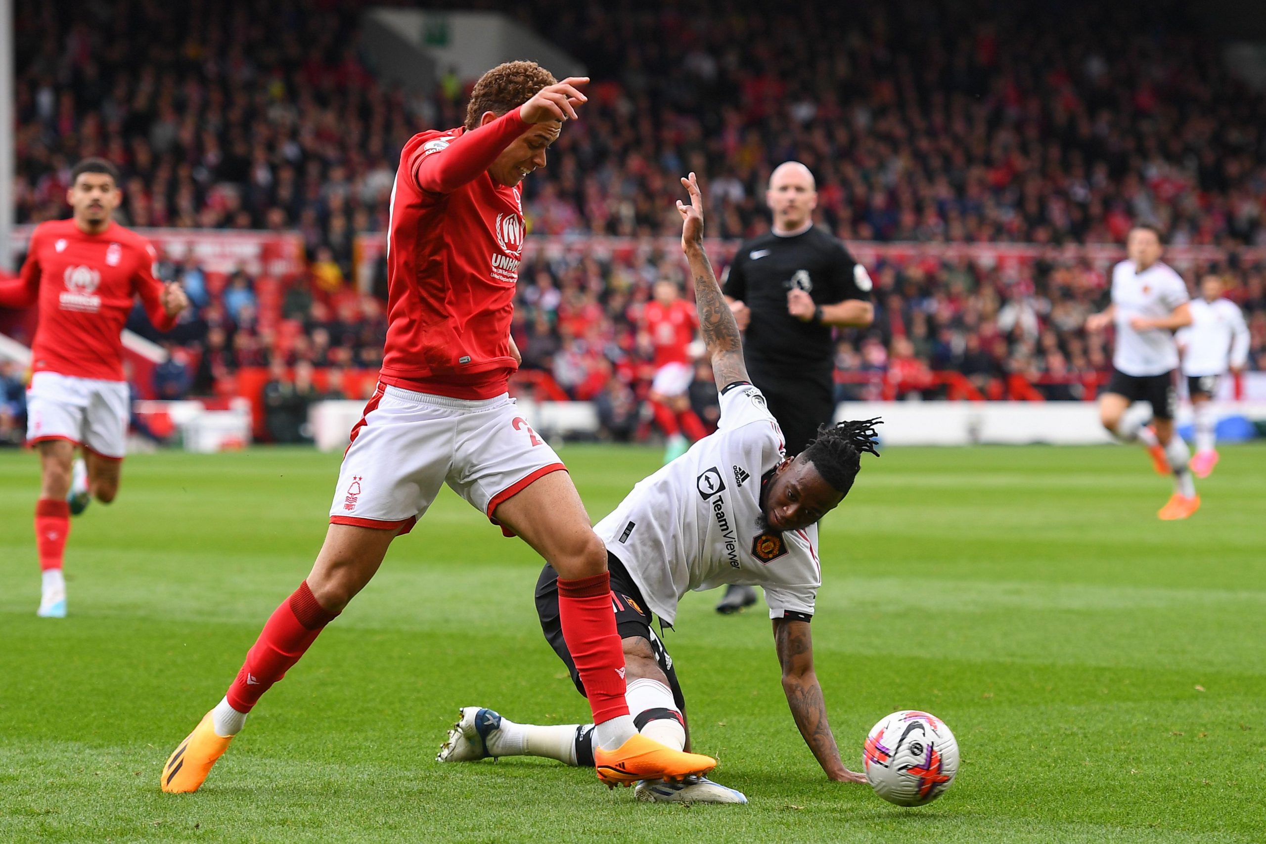 premier-league-aaron-wan-bissaka-is-he-amongst-the-worlds-best-in-one-on-one-situations-as-james-maddison-suggested