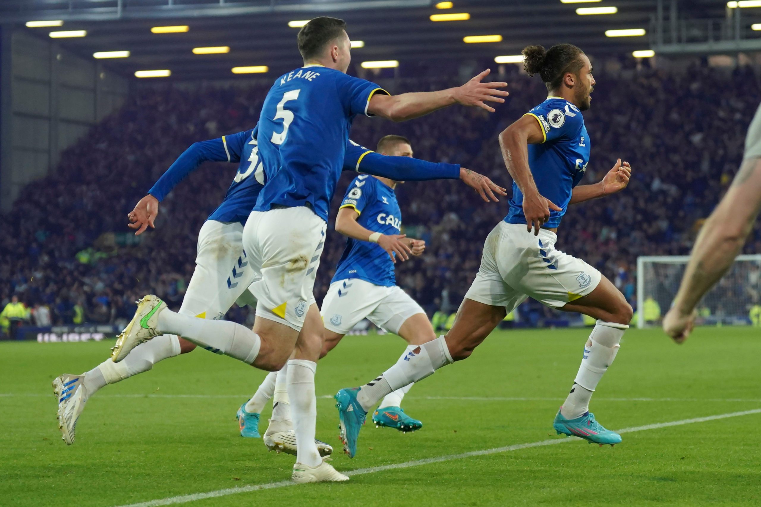 Everton striker Dominic Calvert-Lewin scores against Crystal Palace