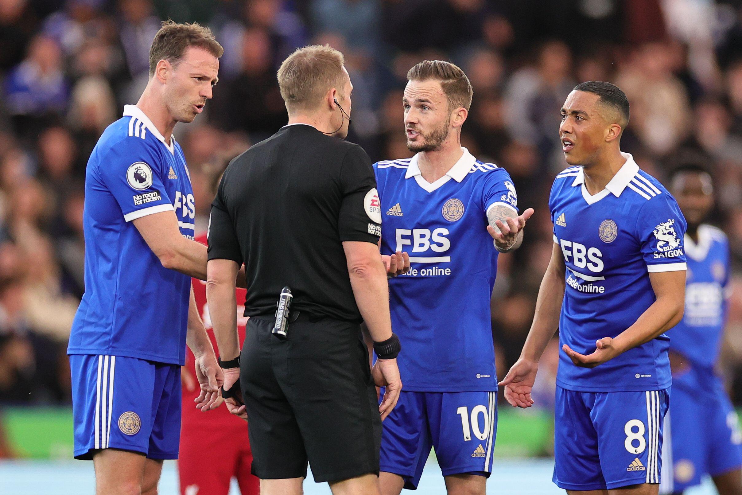 Leicester City surround the referee