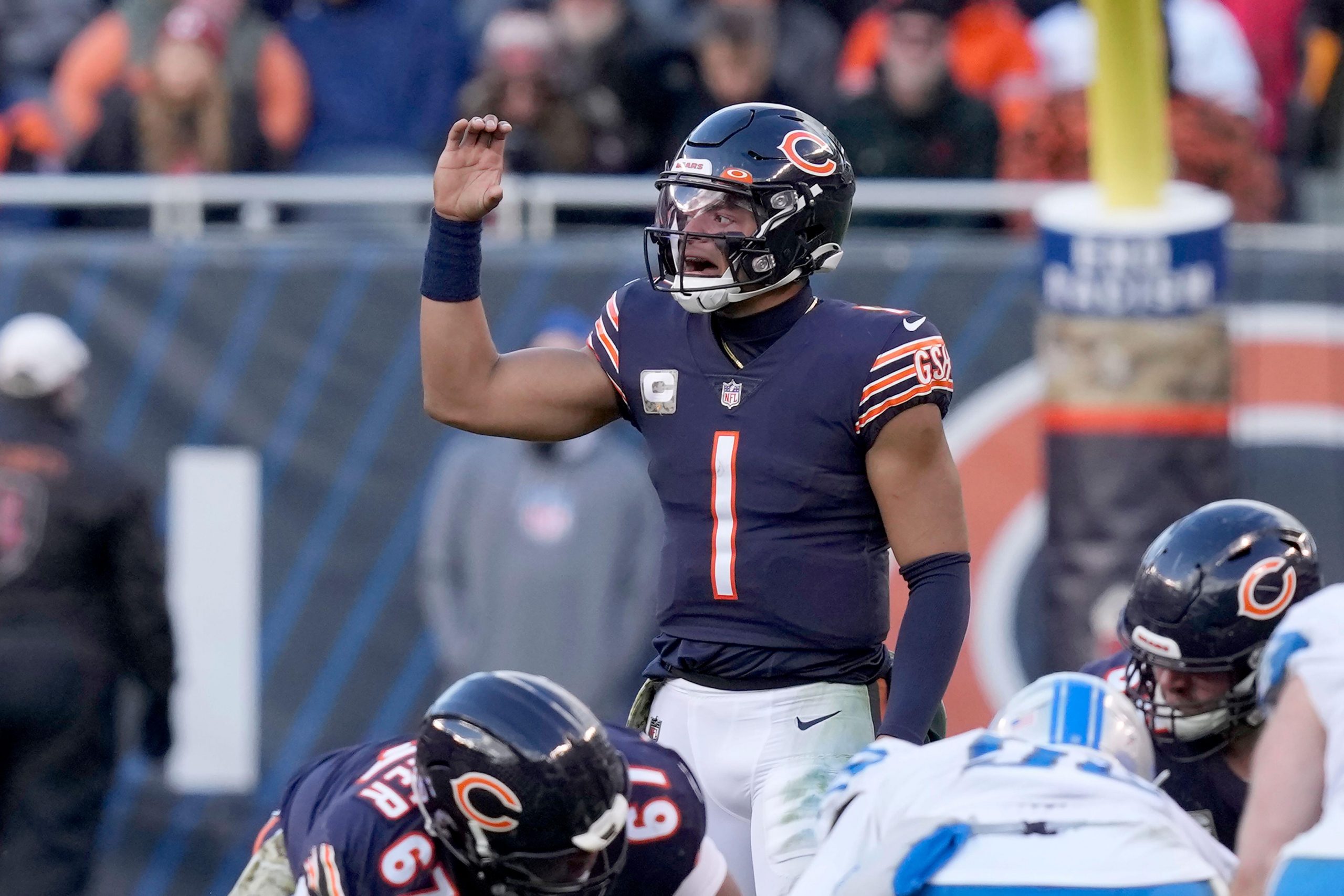 nfl-quarterbacks-most-help-2023-nfl-offseason-aaron-rodgers-justin-fields