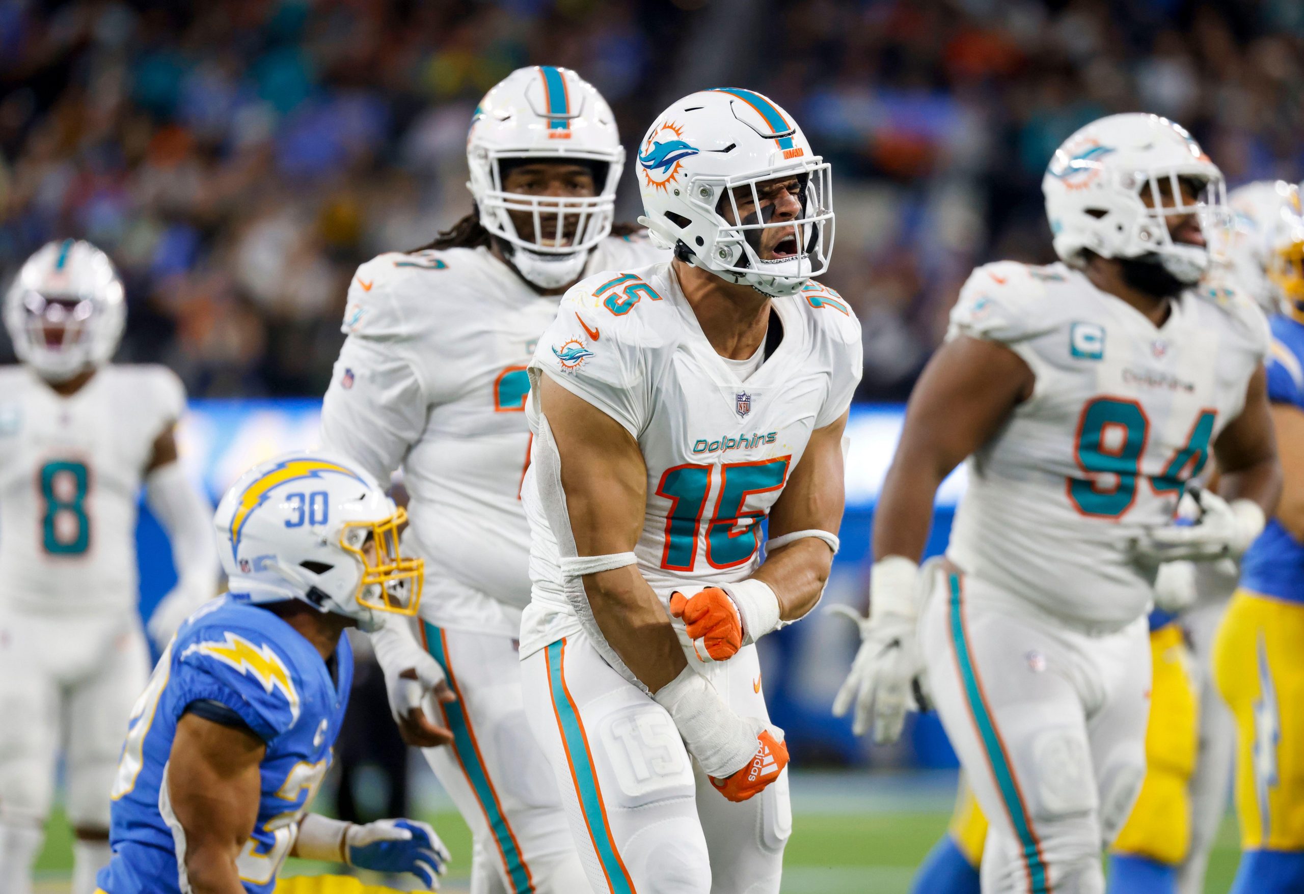 bet-nfl-betting-2023-dolphins-edge-defender-jaelan-phillips-a-good-bet-to-go-over-his-8-75-sack-total