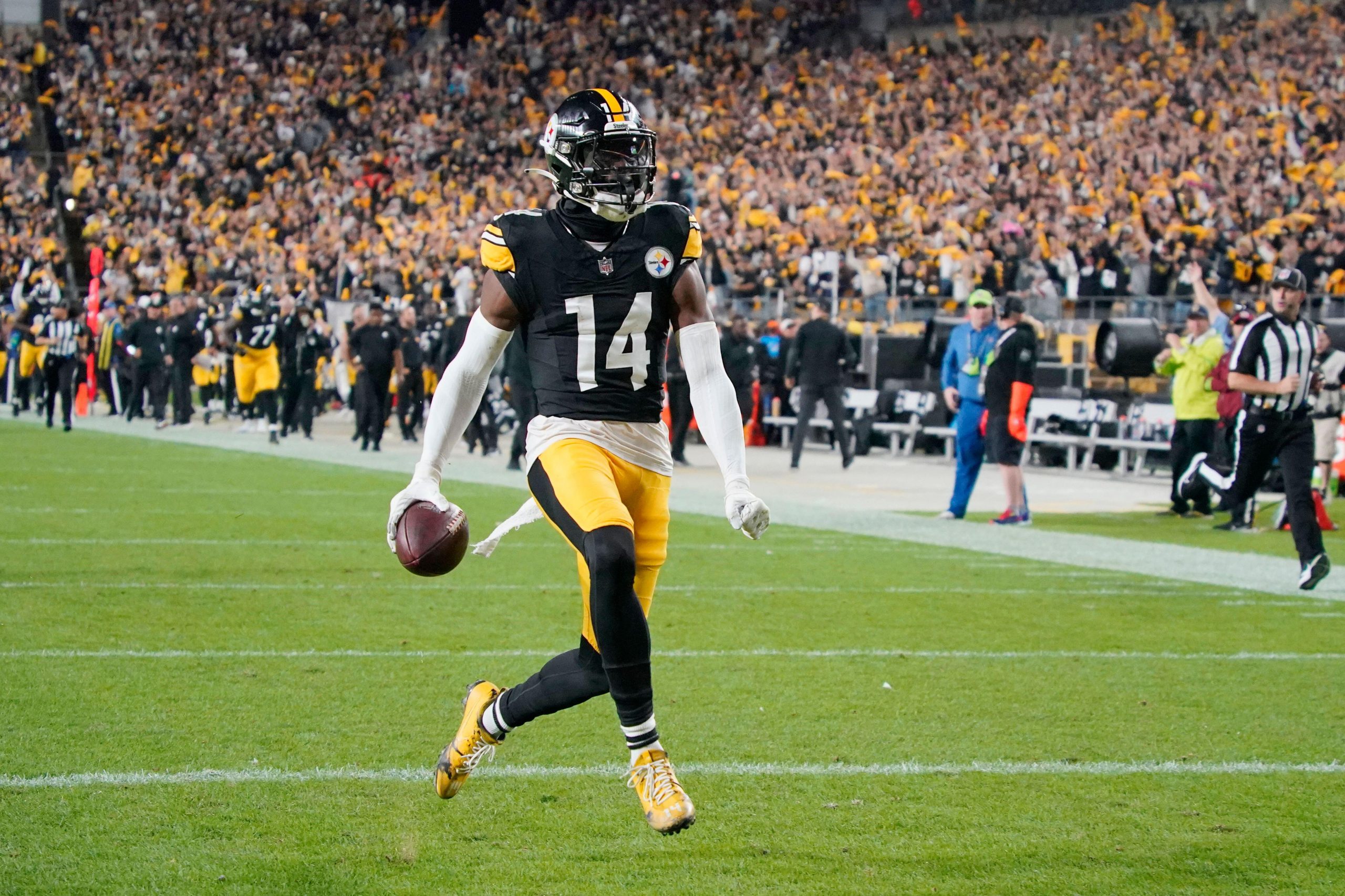nfl-cowboys-finalizing-trade-for-wr-george-pickens