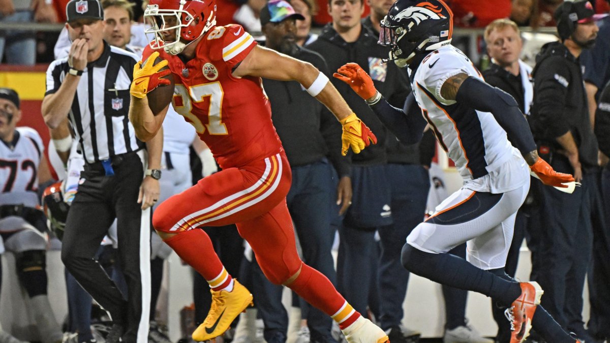 2023 NFL Games Today: Will Travis Kelce and Javonte Williams Be