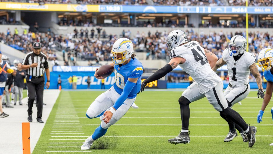 Chargers PFF grades: Best, worst performers in Week 4 win over Raiders