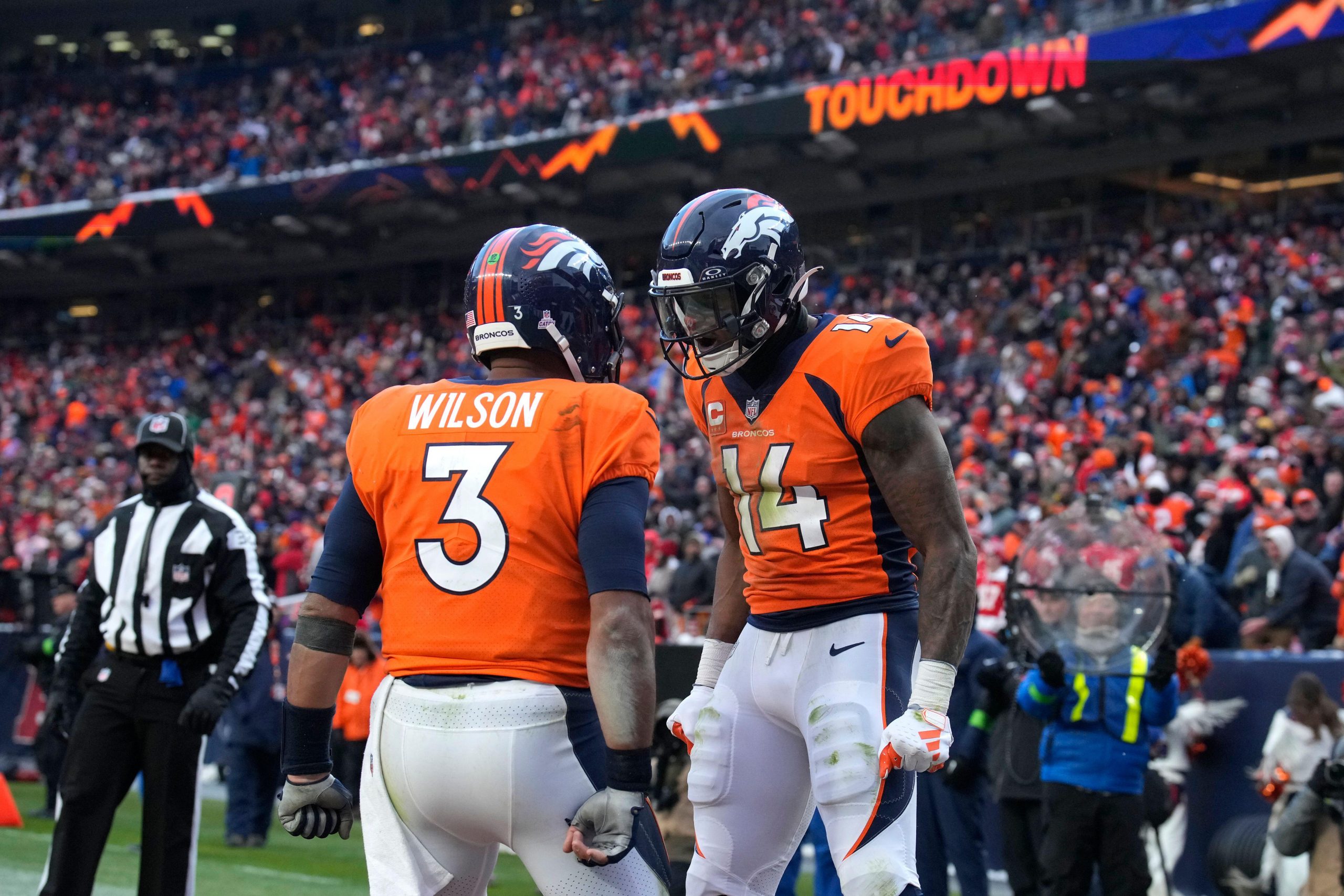 bet-sunday-night-football-week-11-vikings-broncos-betting-preview-odds-lines-best-bets-2023