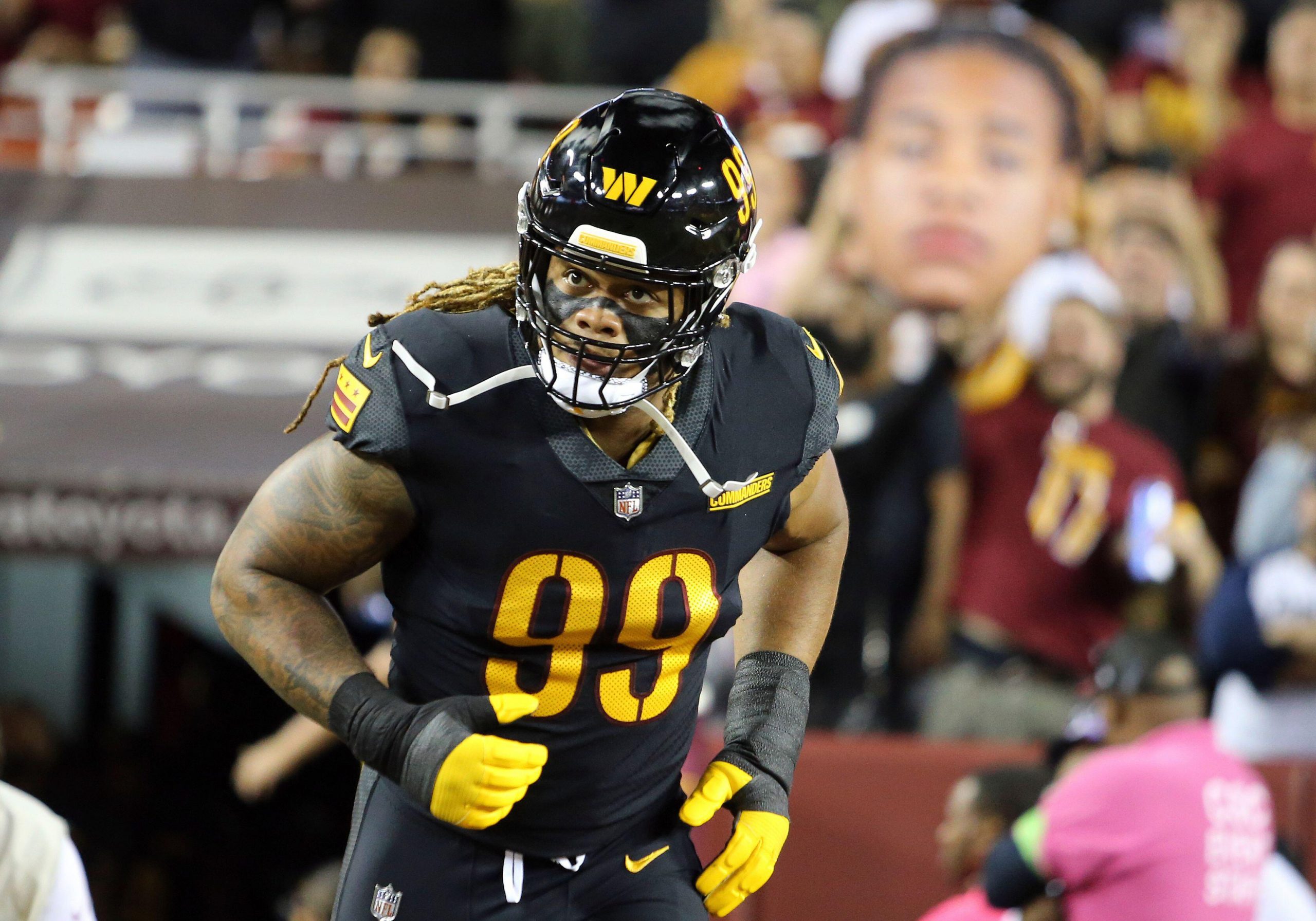nfl-commanders-edge-defender-chase-young-traded-to-san-francisco-49ers-for-a-2024-third-round-pick