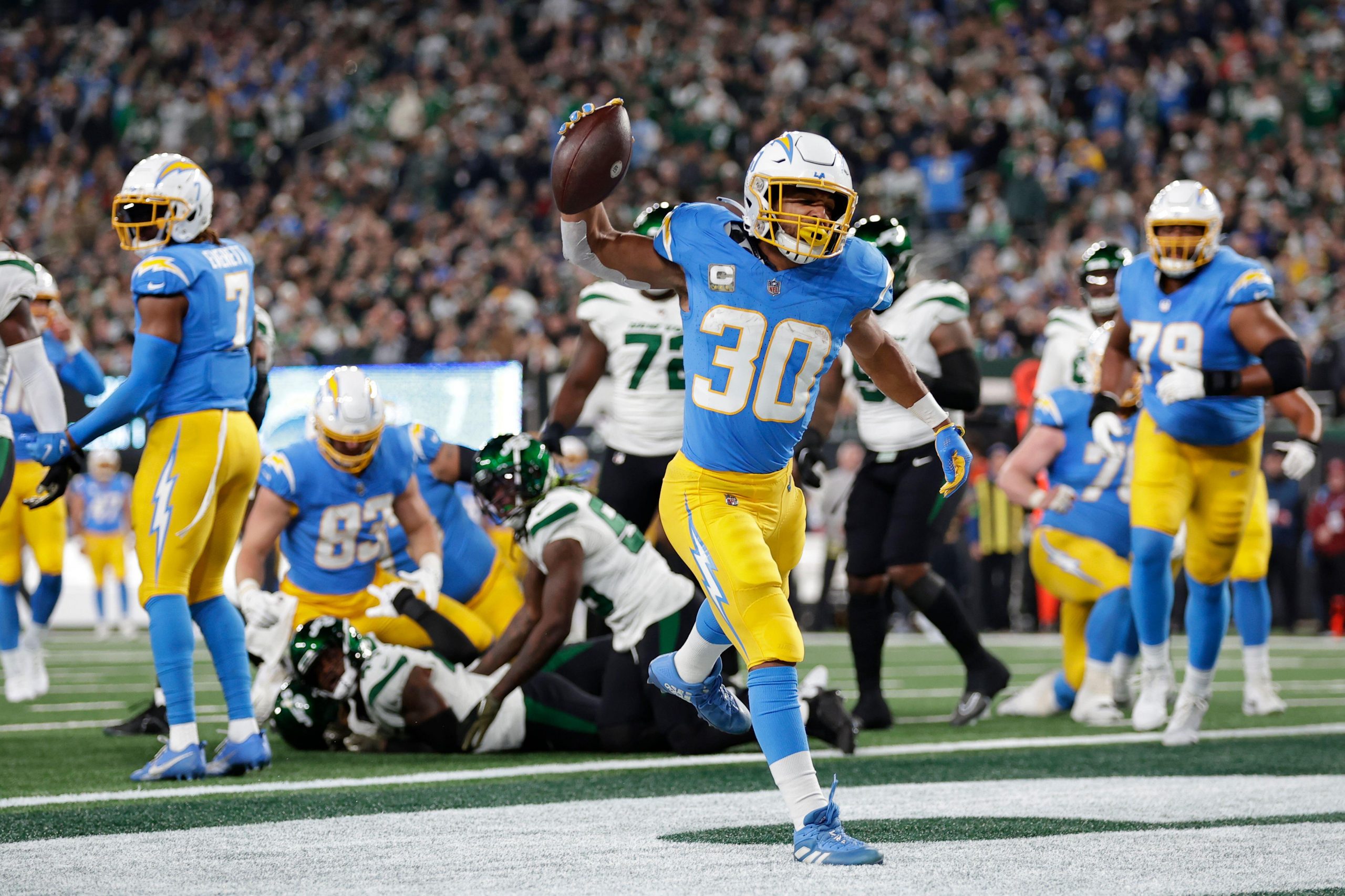 bet-nfl-anytime-touchdown-bets-austin-ekeler-alvin-kamara-among-best-week-10-bets