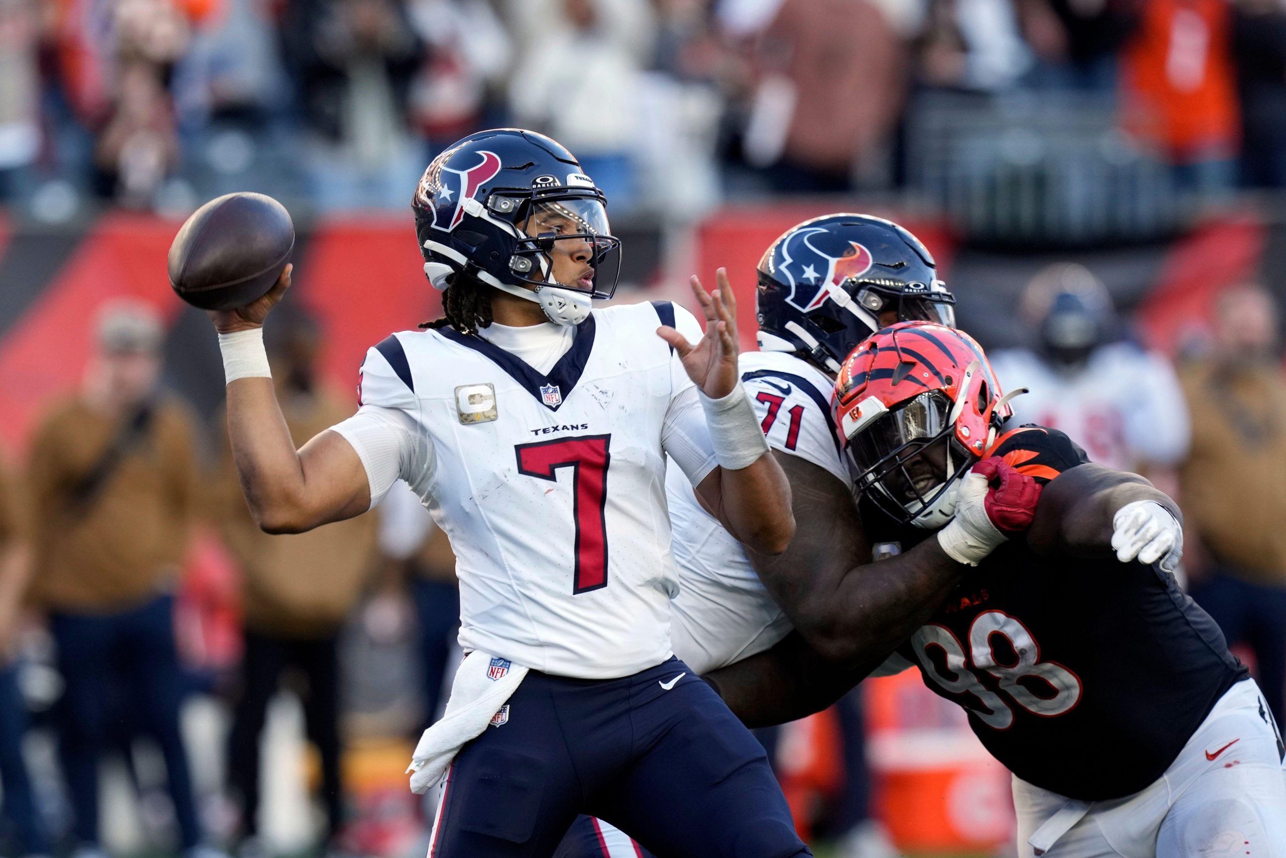 fantasy-football-qb-matchups-streamer-of-the-week-week-12-rankings-and-more