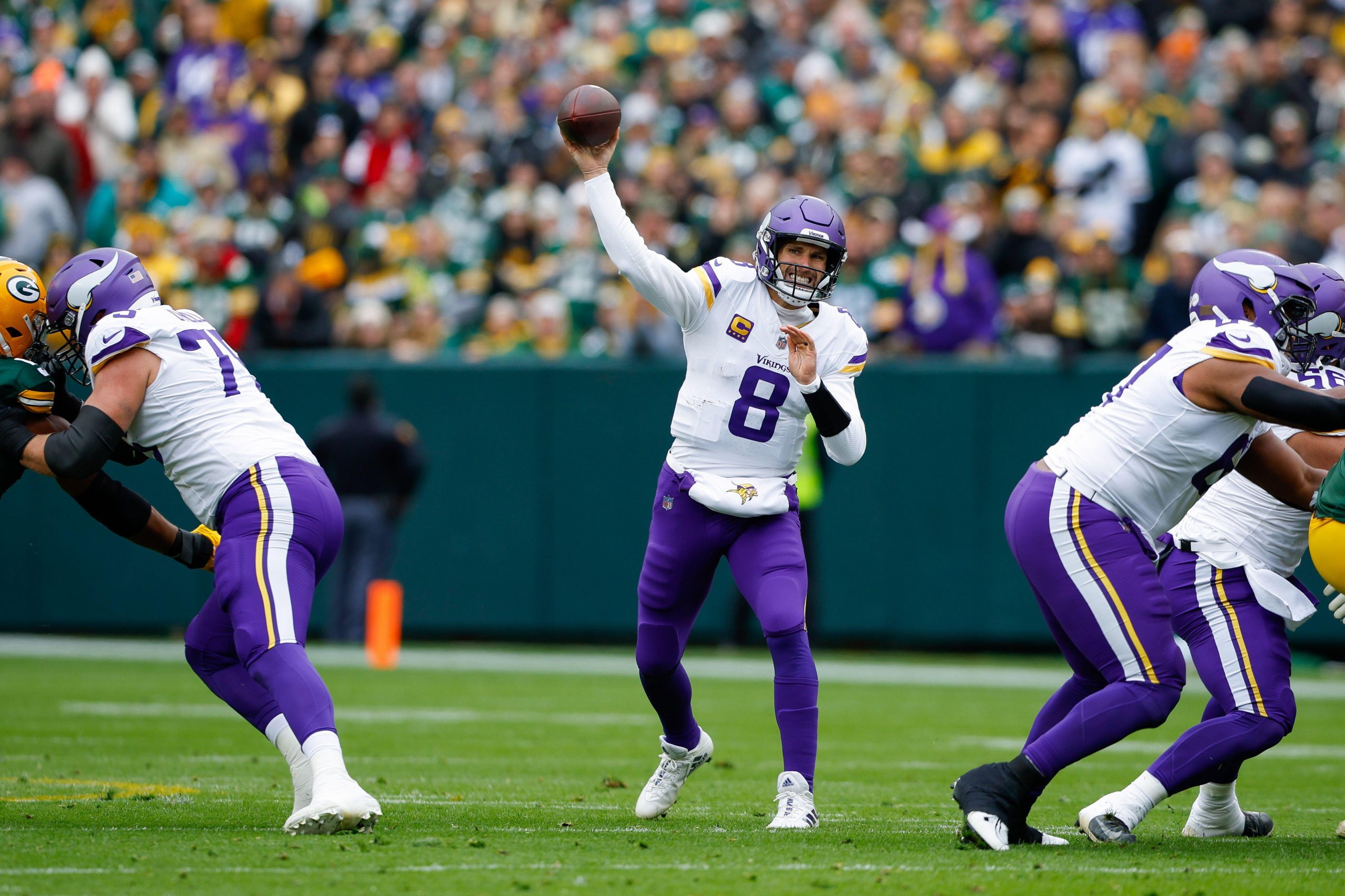 nfl-one-free-agent-each-team-should-pursue-2024-offseason