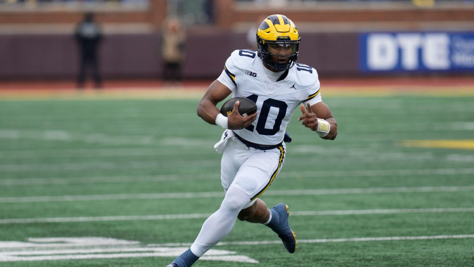 College Football Preview 2024 Michigan Wolverines win projections