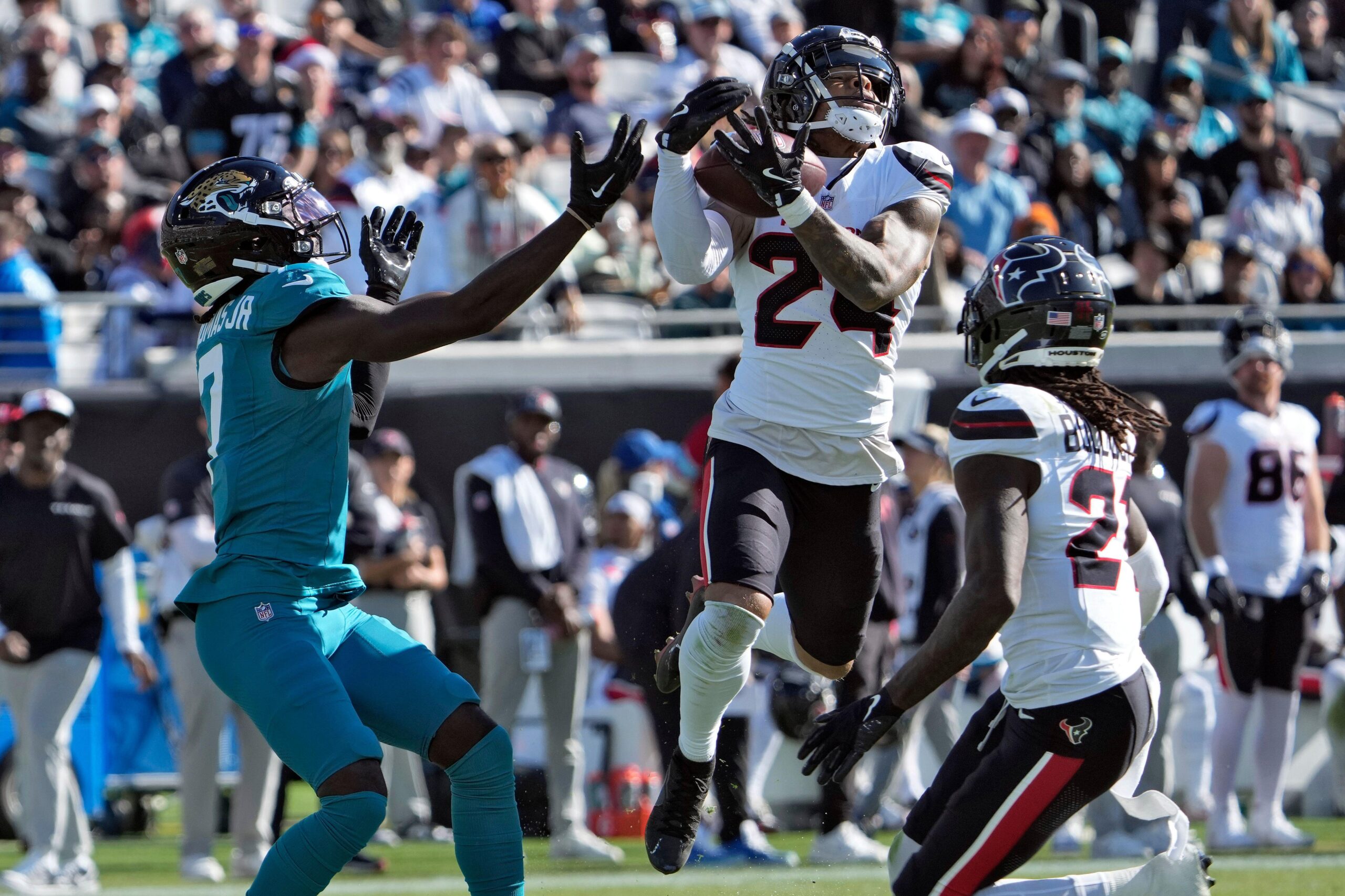 Trevor Lawrence Injured by Brutal Hit Sparks Major Brawl During Jaguars vs. Texans Game