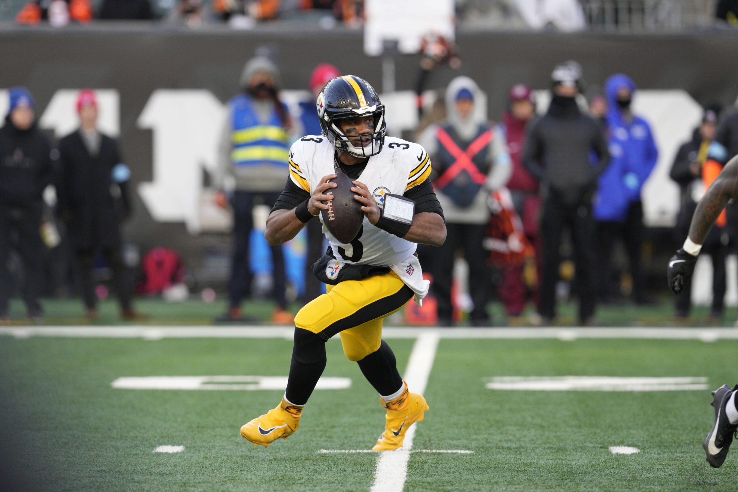 nfl-captain-checkdown-quarterbacks-most-least-checkdown-passes-2025