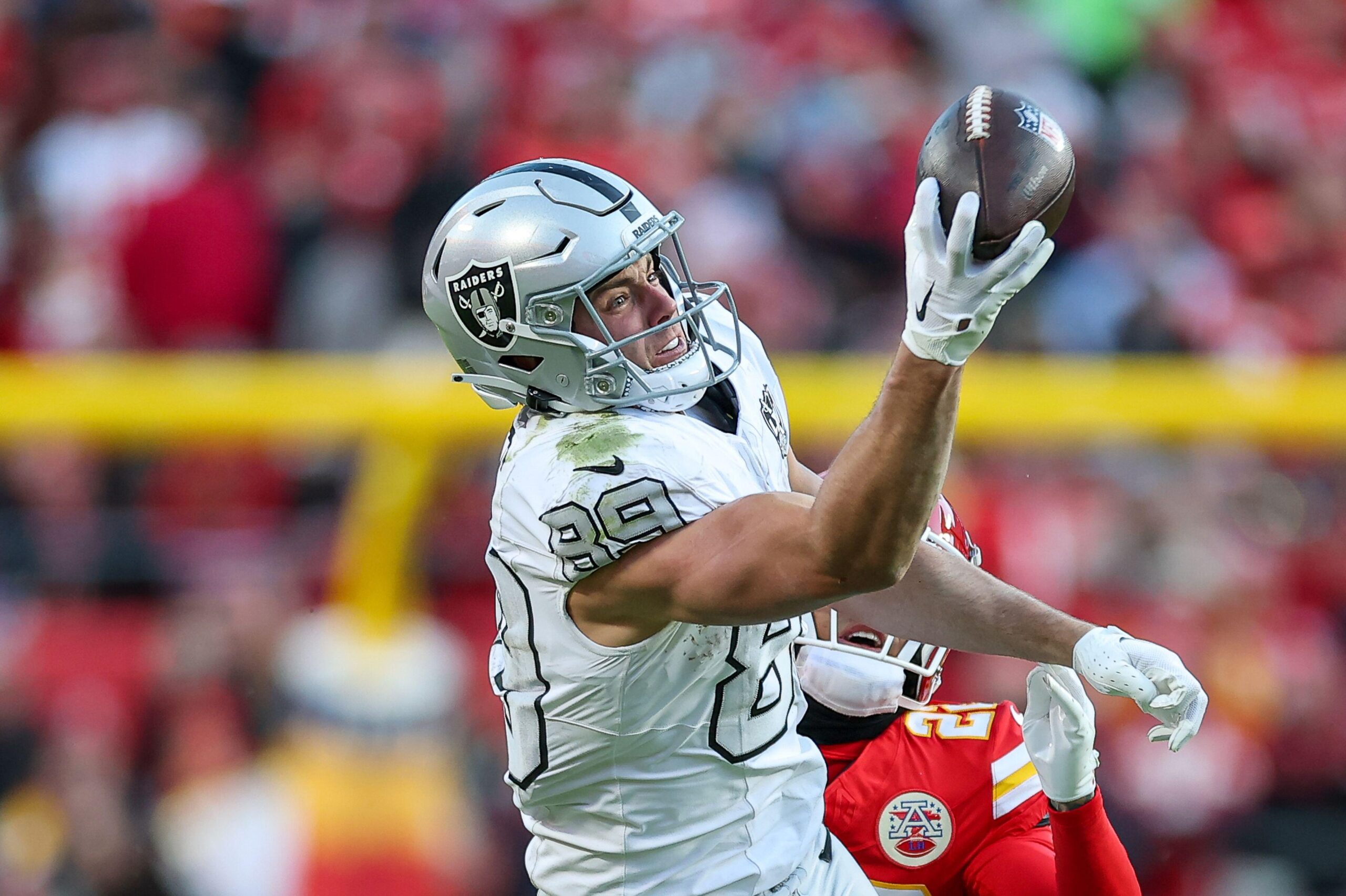 bet-nfl-week-18-favorite-player-prop-bets-pff-key-insights-2024