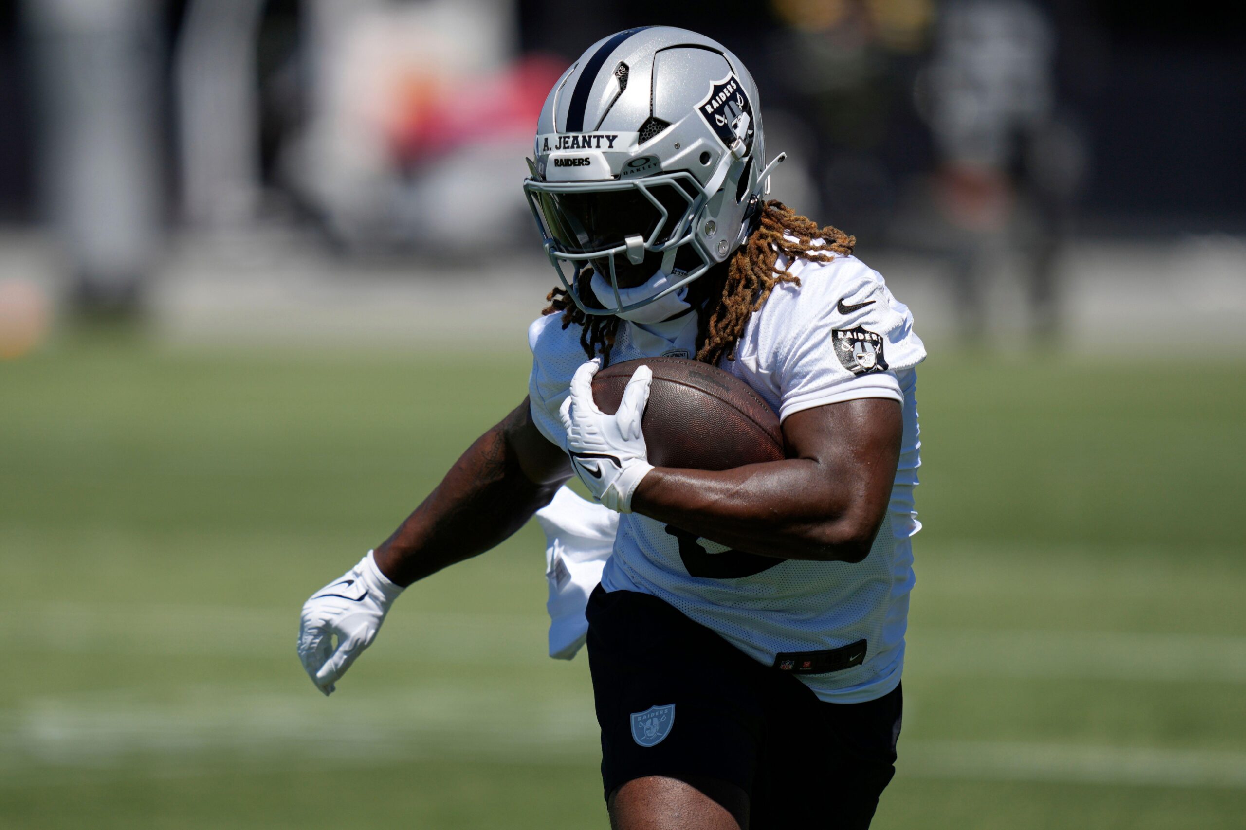 nfl-why-ashton-jeanty-could-assemble-the-best-rookie-rb-season-in-nfl-history