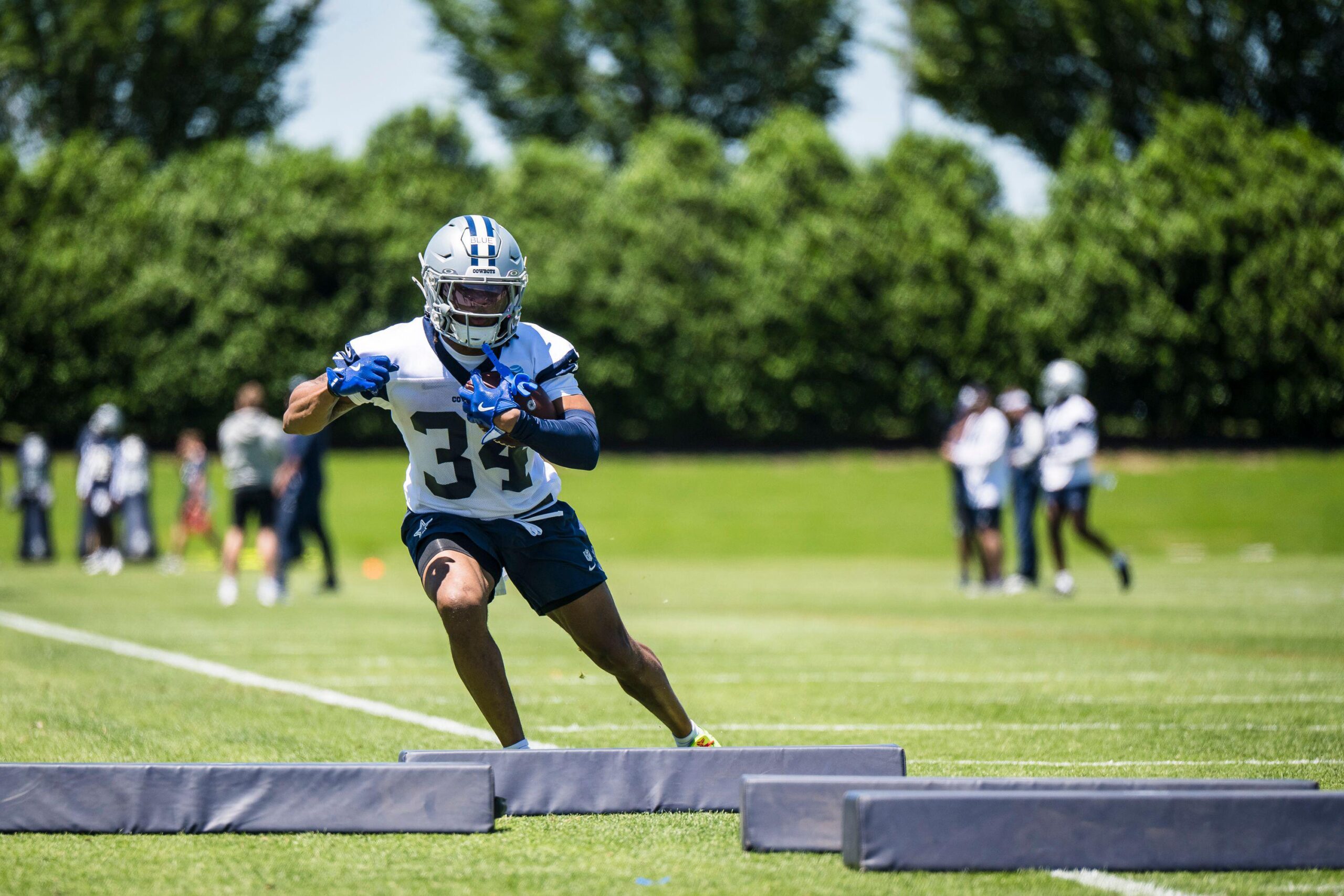 Fantasy Football: Non-Round 1 rookie RBs who could lead their backfields in 2025 Fantasy Football: Non-Round 1 rookie RBs who could lead their backfields in 2025