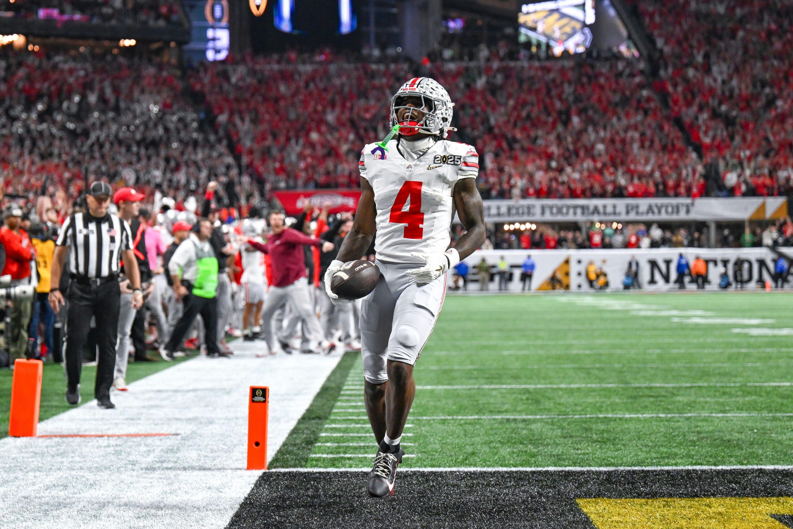 college-football-top-10-receiving-corps-entering-the-2025-season