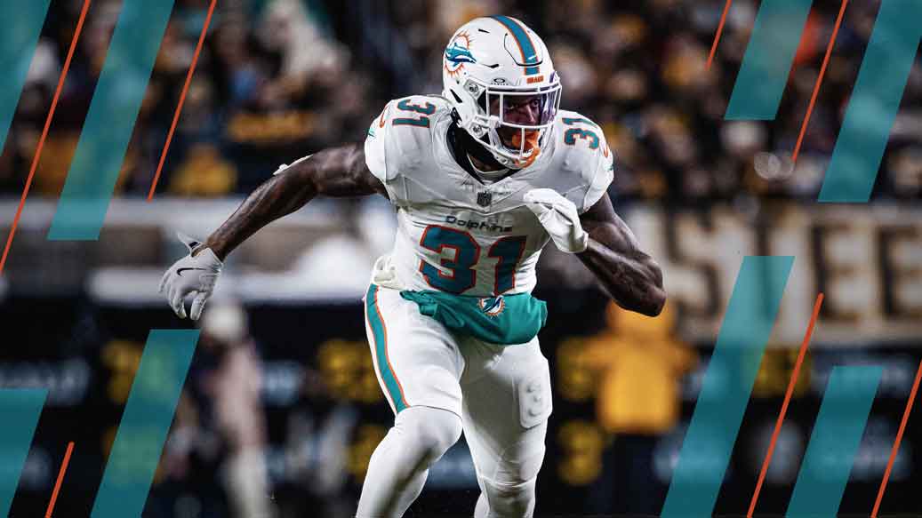 Miami Dolphins running back Ollie Gordon II (31) covers a kick during an NFL football game, Monday, Dec. 15, 2025, in Pittsburgh.