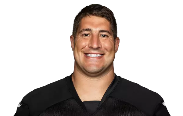 Alex Mack headshot