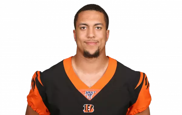 Evan Worthington headshot