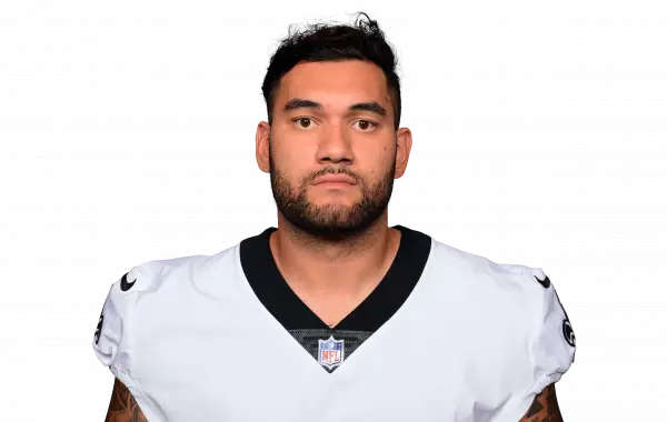 Michael Hoomanawanui headshot